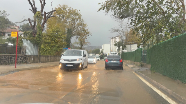 İstanbul yağmura teslim! Gün boyu devam eden yağışın bilançosu ağır oldu