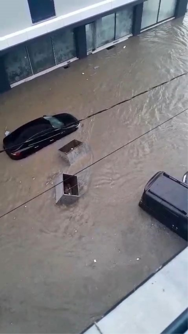 İstanbul'da hayatı felç eden yağış! Okulun istinat duvarı çöktü, araştırma hastanesini su bastı