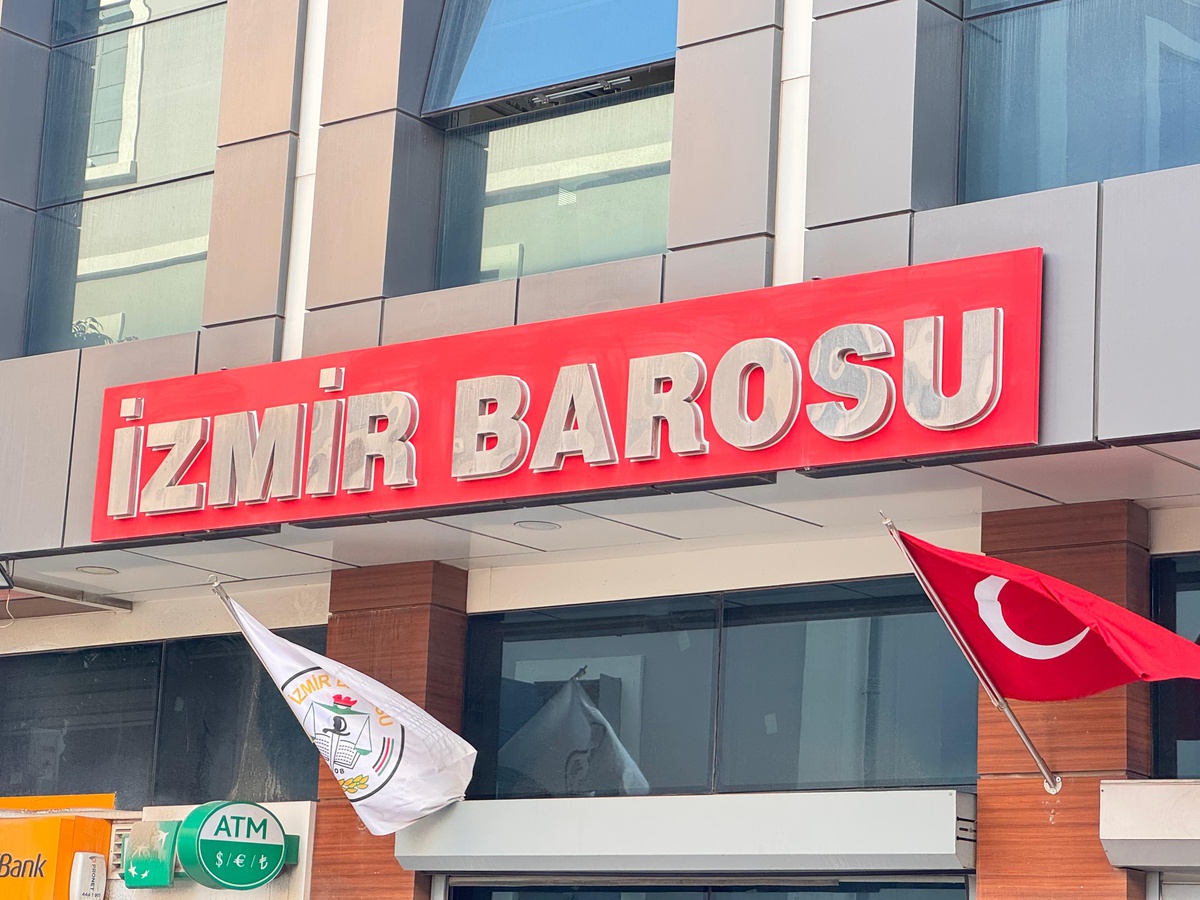 İzmir Barosu, 70 avukatın hakim ve savcı olduğu iddiasını yargıya taşıdı