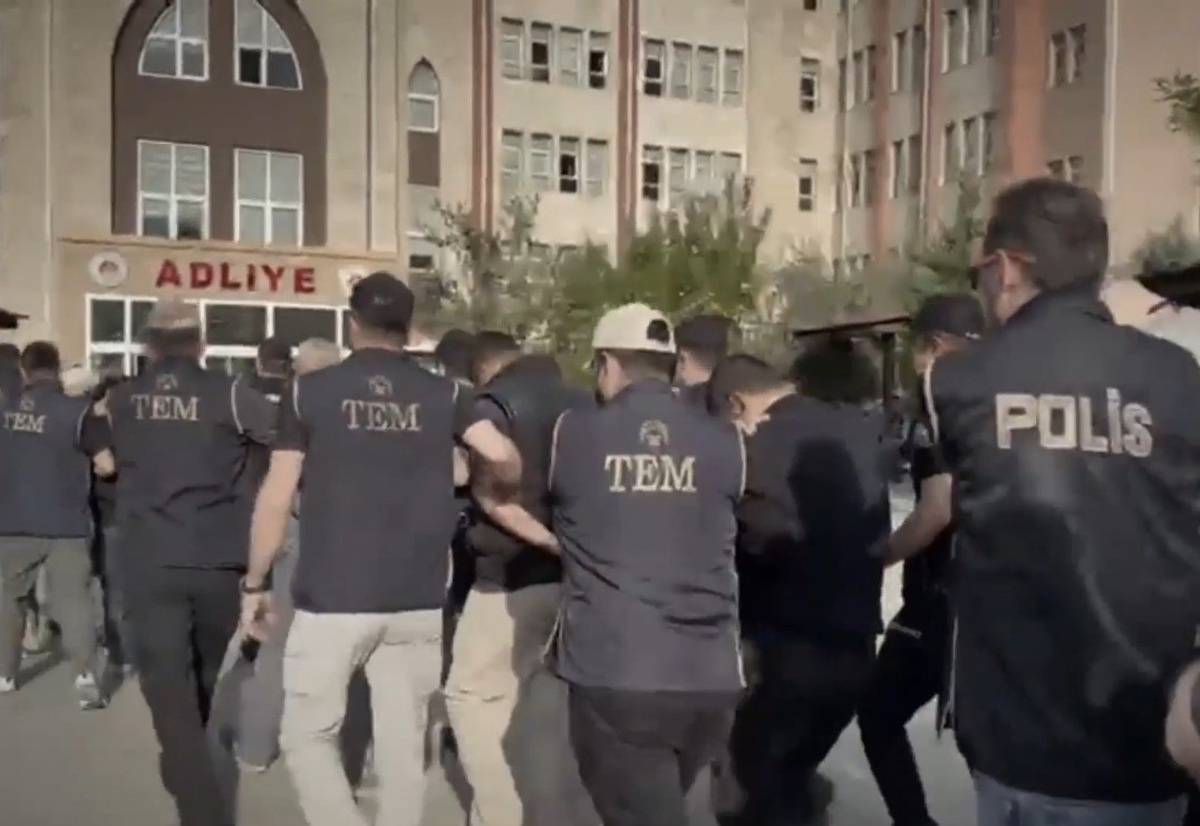 Ters kelepçeli gözaltı görüntüleri için Kahramanmaraş\'ta resen soruşturma açıldı