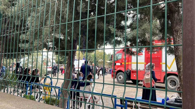 <a class='keyword-sd' href='/insaat/' title='İnşaat'>İnşaat</a> çalışması sırasında çıkan gazdan etkilenen öğrenciler hastaneye kaldırıldı