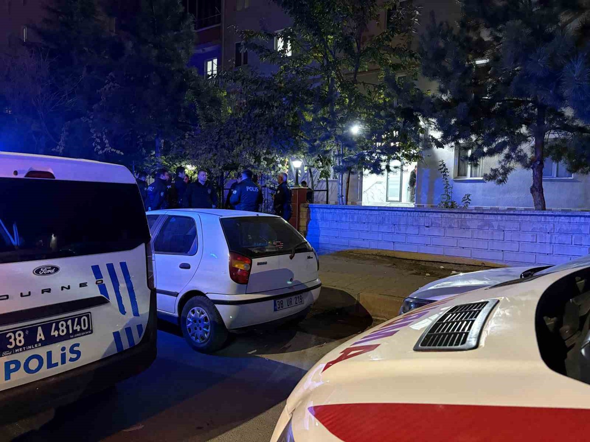 Kayseri\'de oğul, babasını bıçaklayıp öldürdü, ilaç içerek intihara kalkıştı