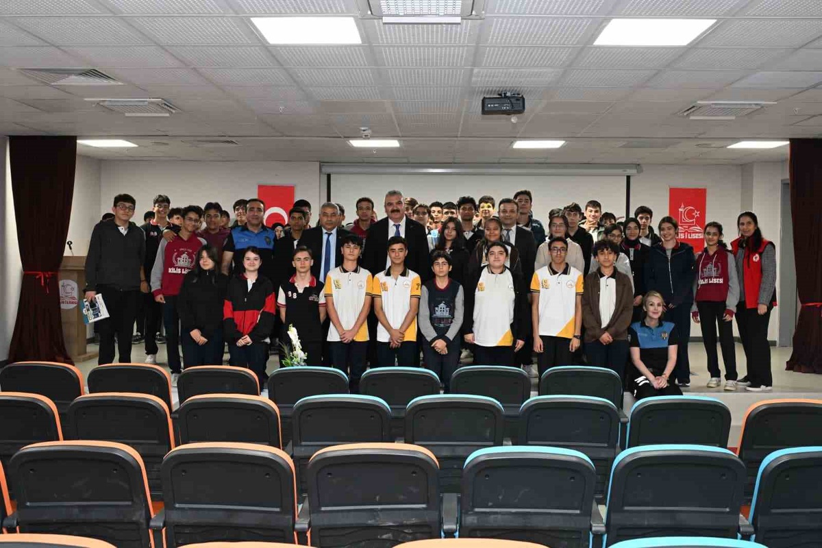 Kilis Emniyet Müdürü Bağrıaçık, öğrencilere dijital tehdit uyarısında bulundu