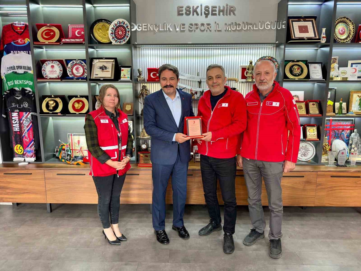 Eskişehir Gen&ccedil;lik ve Spor İl M&uuml;d&uuml;rl&uuml;ğ&uuml; Kızılay'dan Kurumsal Bronz Madalya aldı