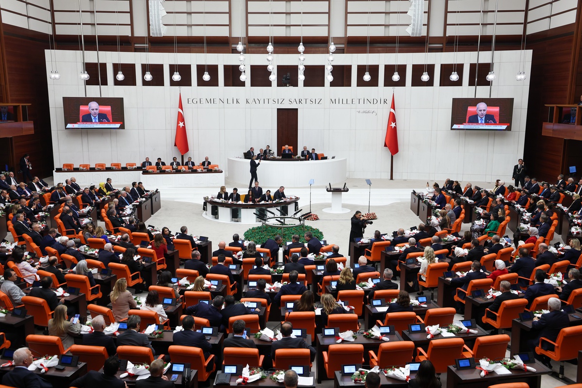 TBMM\'de fon soruşturması gerginliği: Akbaşoğlu 84 kişinin tutuklandığını açıkladı