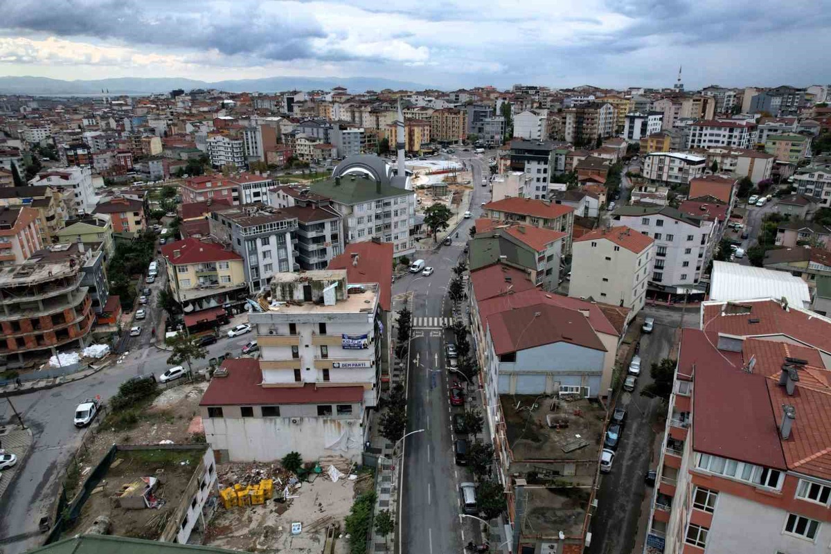 Kocaeli Büyükşehir, Çayırova\'da Adnan Kahveci Caddesi\'ni 25 milyon liraya yeniledi