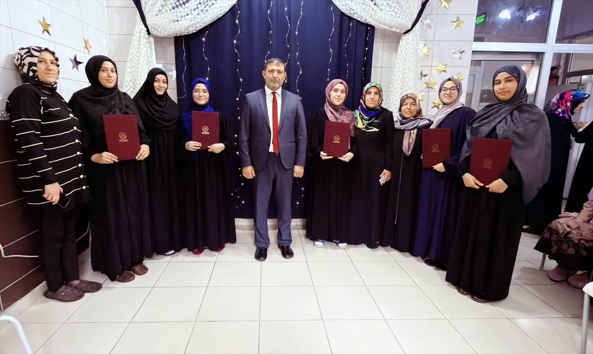 Konya Seydişehir\'de 9 hafız öğrenci icazet belgesini Müftü Kızmaz\'dan aldı