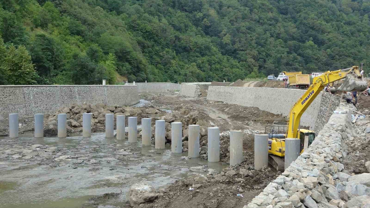 KTÜ Dekanı Kara, 1990 Trabzon selini anıp dere ıslahının önemini vurguladı