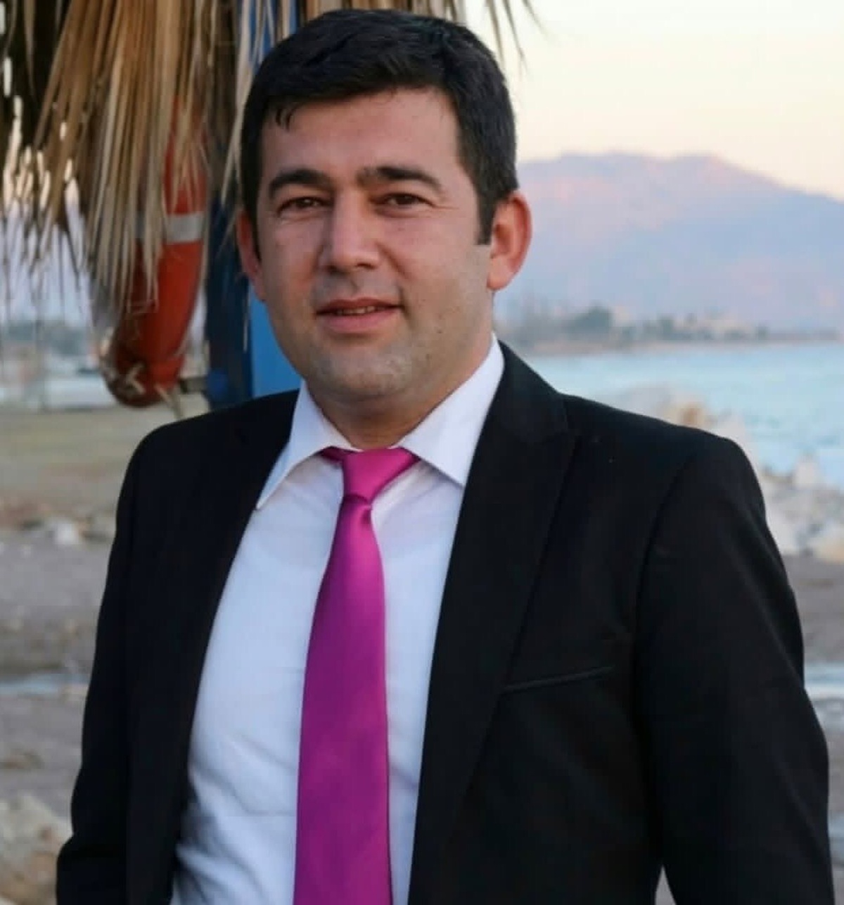 Kumluca\'da iki öğretmen öldü; biri evinde ölü bulundu, diğeri hastanede öldü