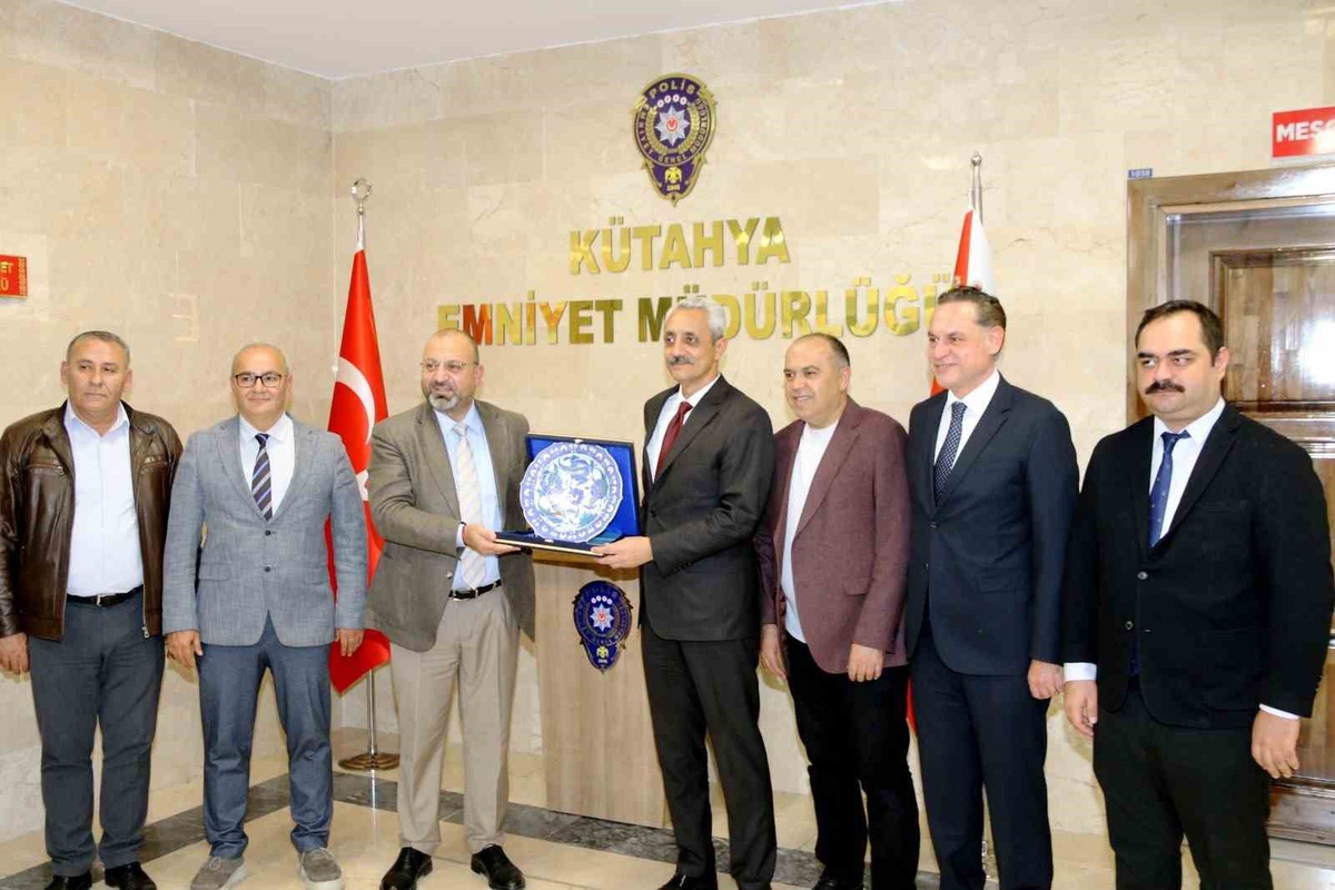 Kütahya OSB yönetimi, yeni İl Emniyet Müdürü Tandoğan\'ı makamında ziyaret etti
