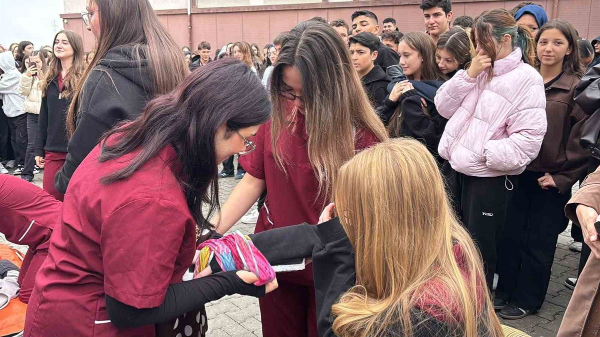 Kütahya Tavşanlı\'da deprem tatbikatında okul 2 dakika 40 saniyede boşaltıldı