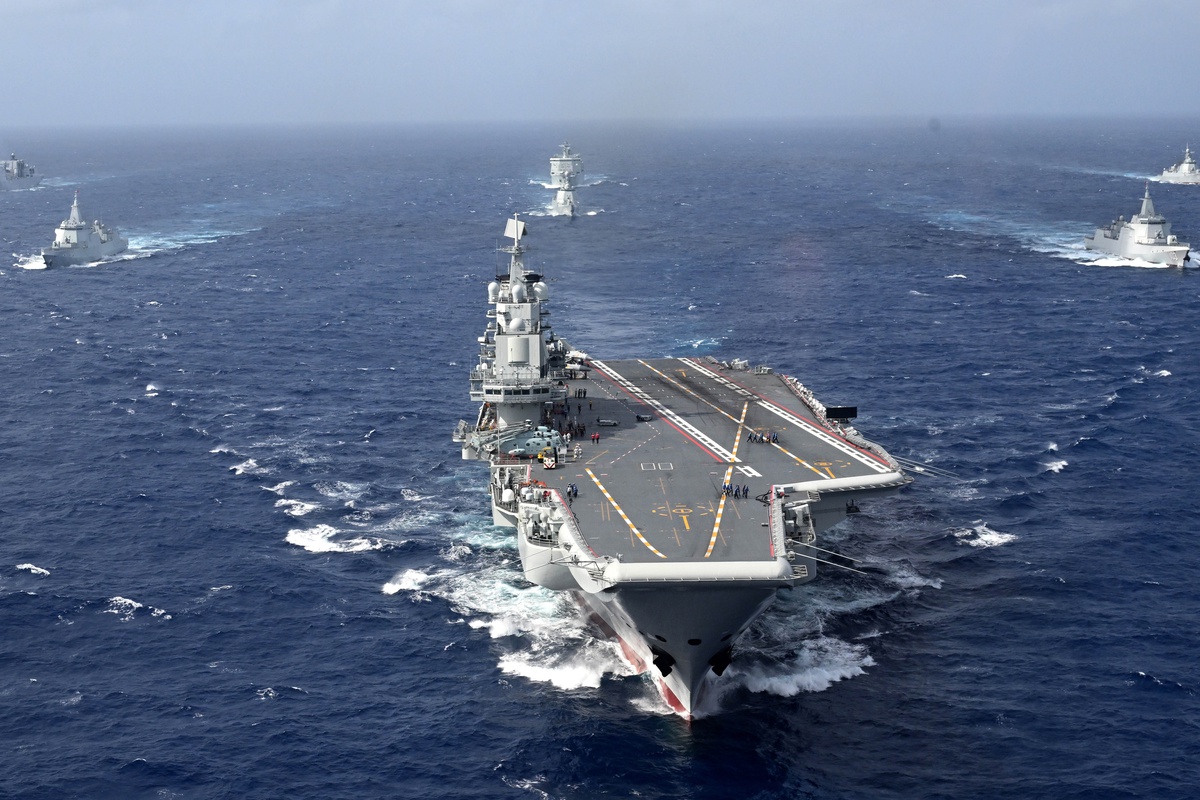 Çin Donanması Liaoning liderliğindeki görev grubunu Batı Pasifik\'te tatbikata yolladı