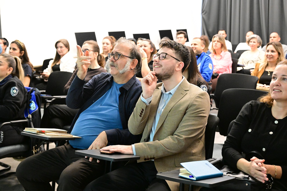 Manisa Büyükşehir Belediyesi\'nin disleksi farkındalık seminerine 150 personel katıldı