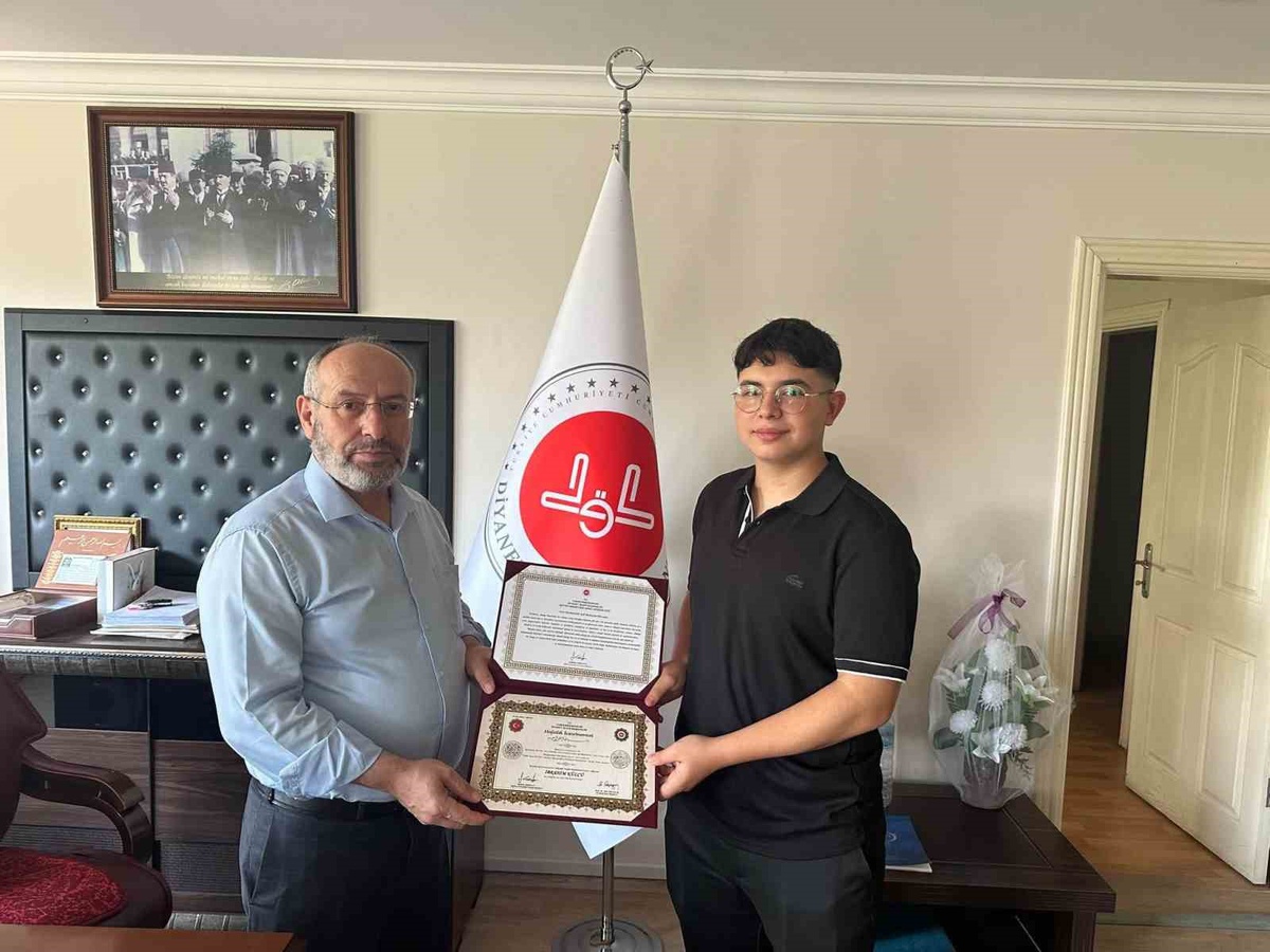 Manisa Salihli\'de Diyanet sınavını geçen hafızlara belgeleri törenle takdim edildi