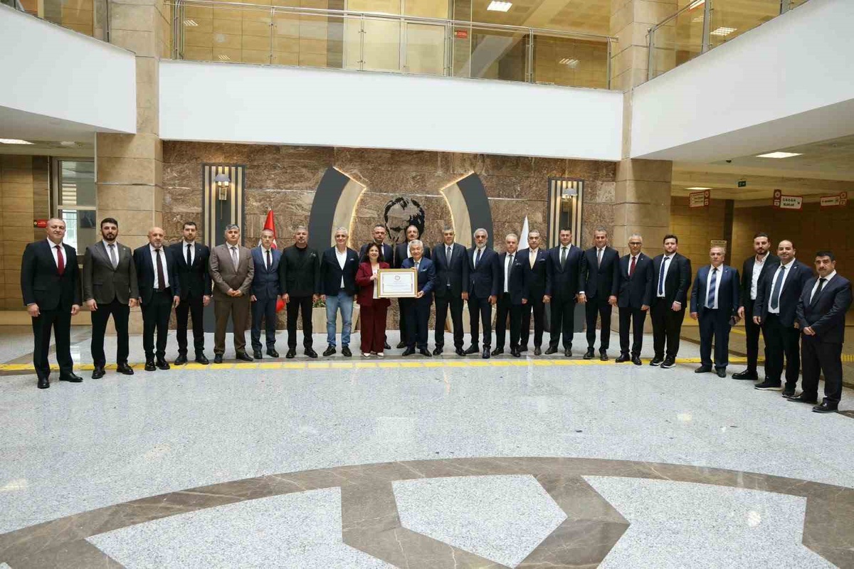 Adana Ticaret Odası\'nın yeni başkanı Şahbaz mazbatasını alıp göreve başladı