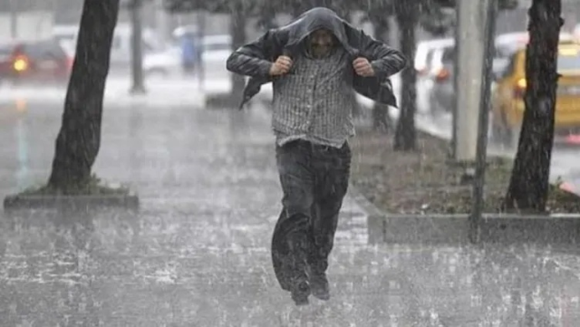 Meteoroloji’den 3 ile turuncu, İstanbul dahil 15 ile sarı kodlu uyarı! Fırtına ve sağanak geliyor