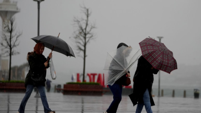 Meteoroloji’den 3 ile turuncu, İstanbul dahil 15 ile sarı kodlu uyarı! Fırtına ve sağanak geliyor