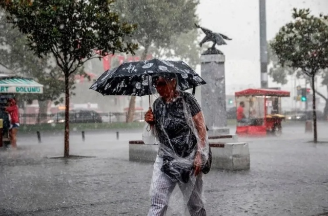 Meteoroloji’den 3 ile turuncu, İstanbul dahil 15 ile sarı kodlu uyarı! Fırtına ve sağanak geliyor