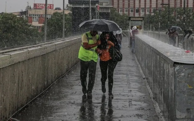 Meteoroloji’den 3 ile turuncu, İstanbul dahil 15 ile sarı kodlu uyarı! Fırtına ve sağanak geliyor