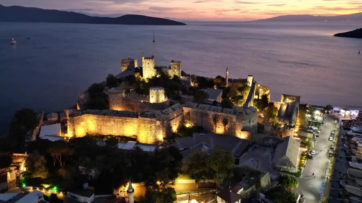Bodrum Kalesi ve Sualtı Arkeoloji Müzesi, Muğla Bodrum\'da dronla havadan görüntülendi