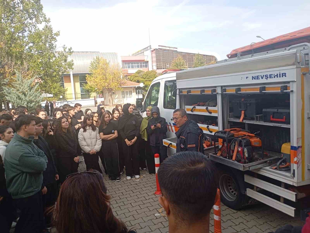 Nevşehir’de okullarda afet farkındalık eğitimi ve tatbikat yapıldı