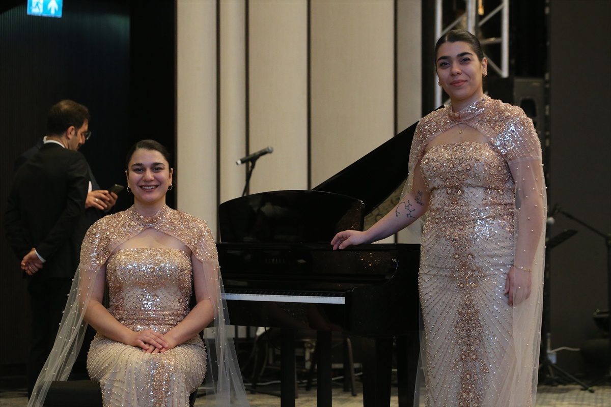 Pınar kardeşler, 30 ülkenin katıldığı Şanlıurfa\'daki UNESCO toplantısında sahne aldı