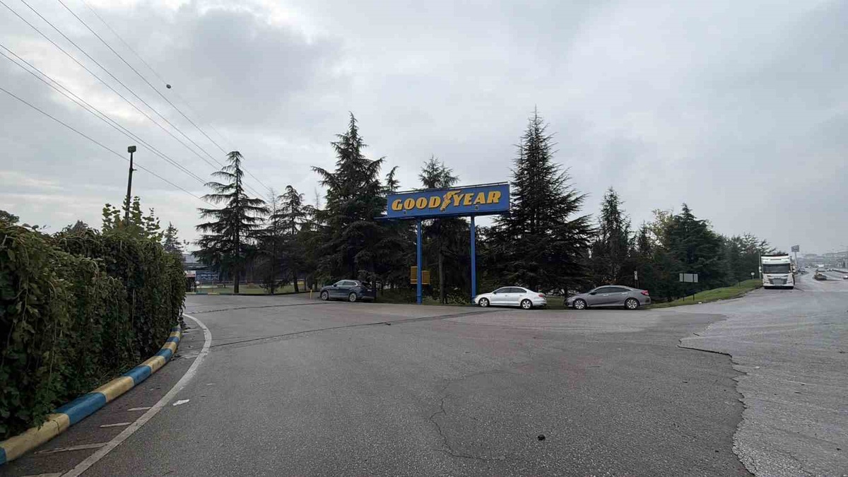 Sakarya Arifiye\'de Goodyear\'da pres makinesine sıkışan işçi hayatını kaybetti