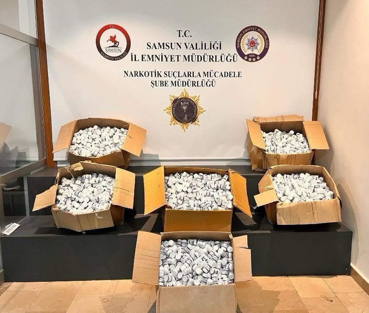 Samsun Canik\'te düzenlenen narkotik operasyonunda 273 bin 300 uyuşturucu hap bulundu