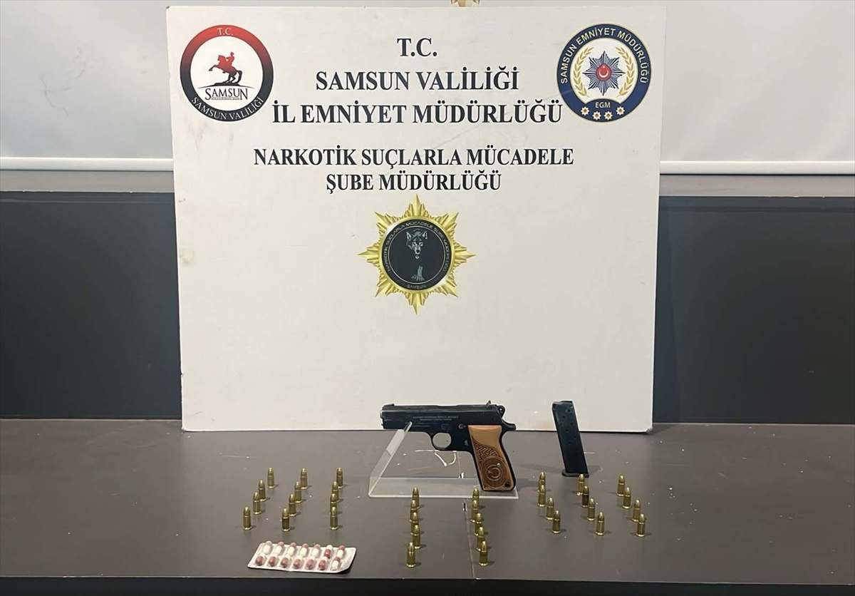 Samsun Canik\'te uyuşturucu operasyonunda 2 şüpheli gözaltına alındı, 14 hap bulundu