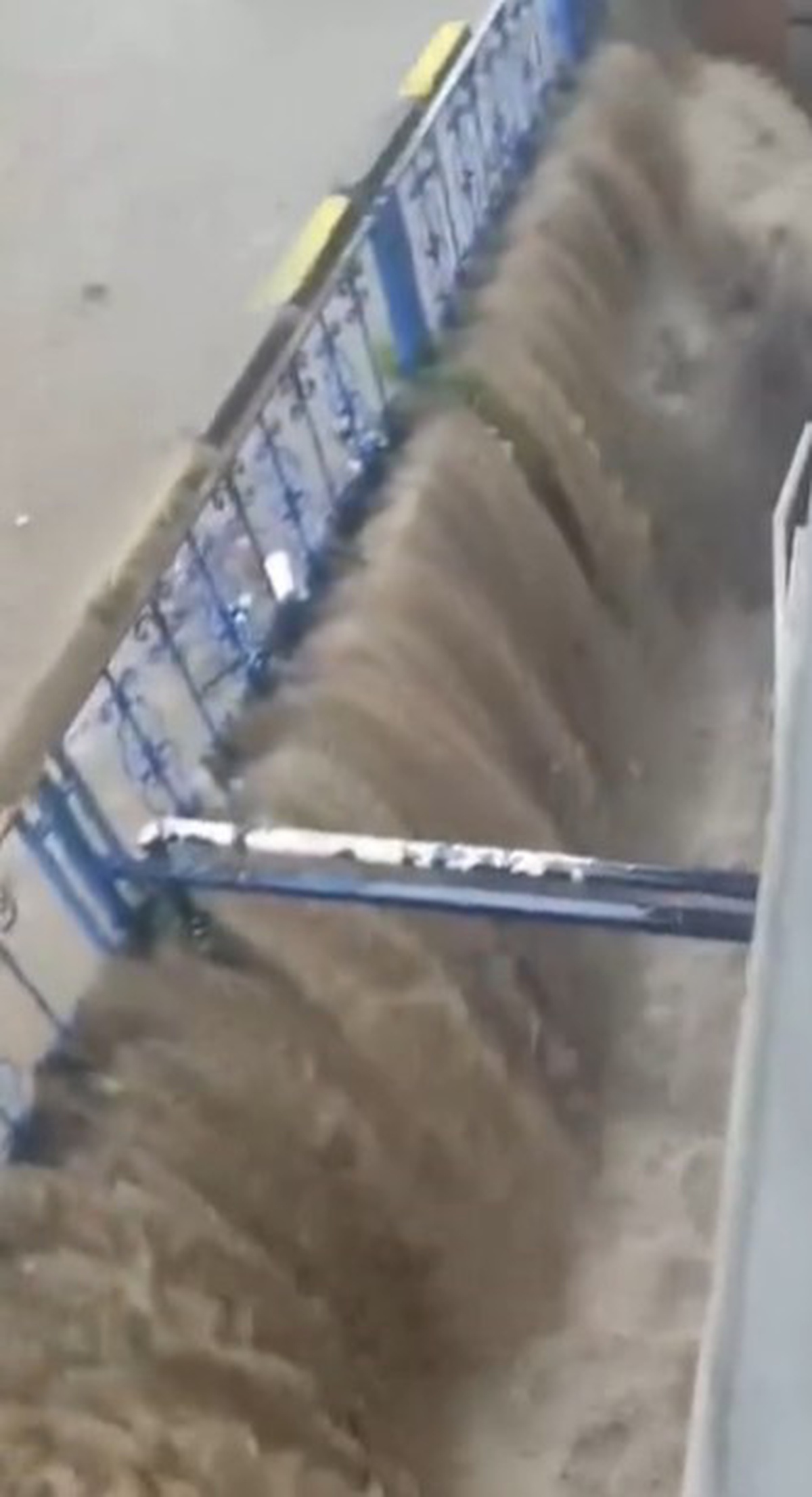 Sarıyer\'de sağanakta onlarca araç suda mahsur kaldı, yeni görüntüler ortaya çıktı