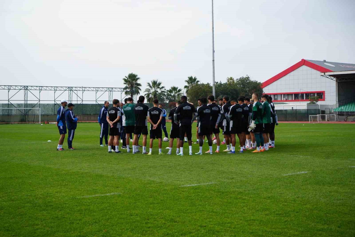 Kocaelispor Teknik Direktörü Selçuk İnan, Göztepe\'nin güçlü yapısına dikkat çekti
