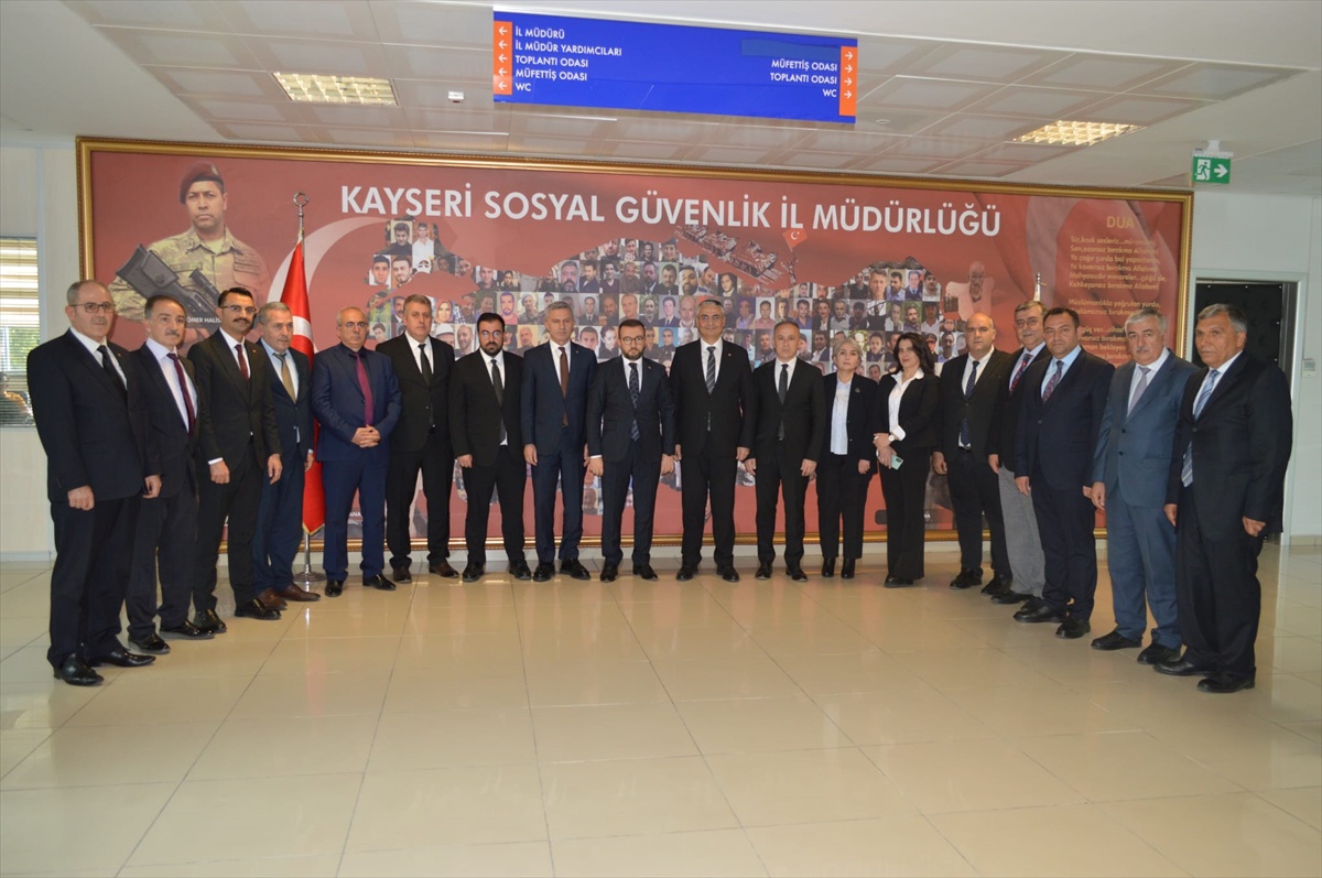 SGK Başkanı Elitaş, Kayseri\'de istişare toplantısında il müdüründen bilgi aldı
