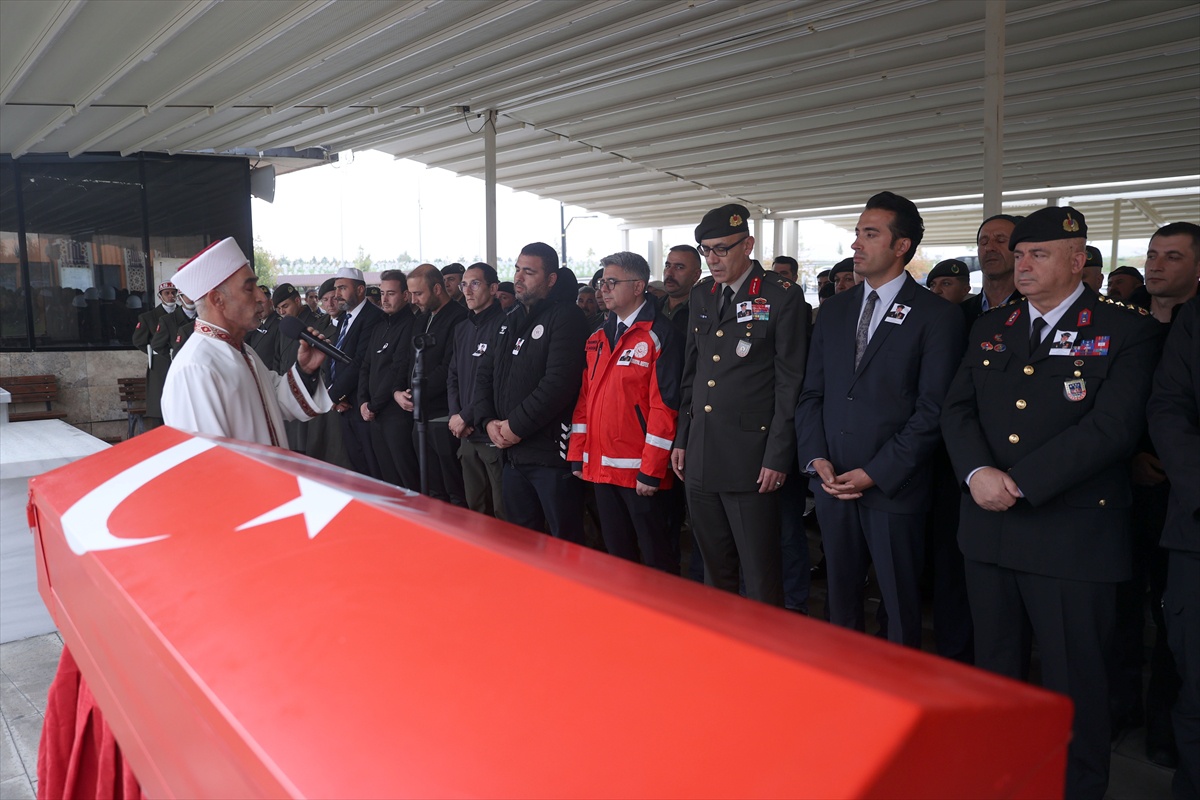 Sivas\'ın son Kore gazisi Aytekin, askeri törenin ardından Yukarı Tekke\'de defnedildi