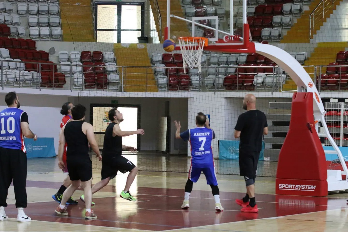 Sivas\'ta 4. Kamu Spor Oyunları kapsamında 3x3 basketbol müsabakaları tamamlandı