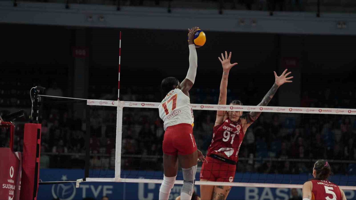Vodafone Sultanlar Ligi\'nde Aras Kargo, 2-0\'dan sonra Galatasaray Daikin\'i 3-2 yendi