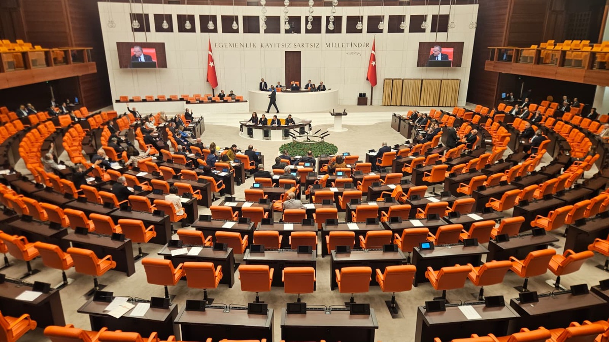 TBMM\'de Halk TV kayyumu ve fon soruşturması tartışmaları
