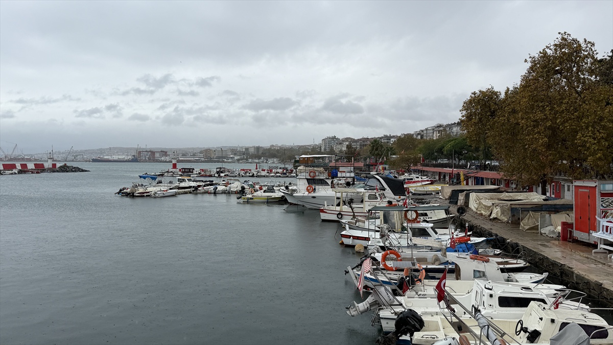 Fırtına Tekirdağ\'da balıkçıları limana döndürdü, 2 gün daha sürmesi bekleniyor