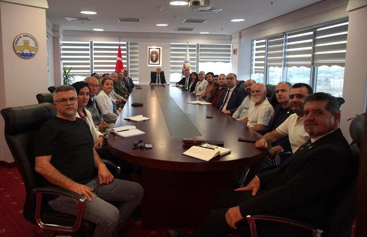 Trakya Üniversitesi Rektörü Hatipler, sağlık projesi için öğretim üyeleriyle toplandı