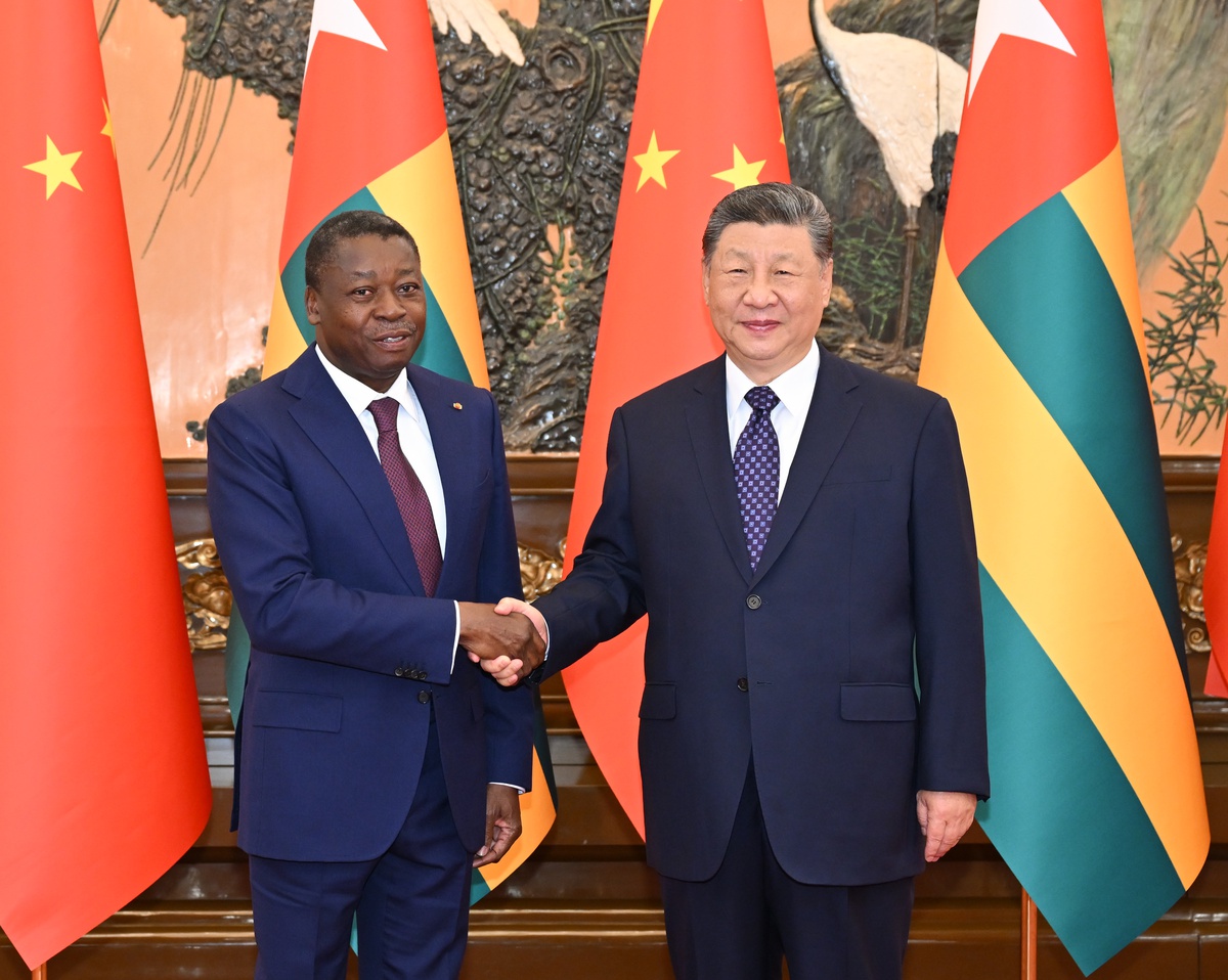 Togo Bakanlar Kurulu Başkanı Gnassingbe ile görüşen Xi, Afrika için dört ilke sundu.