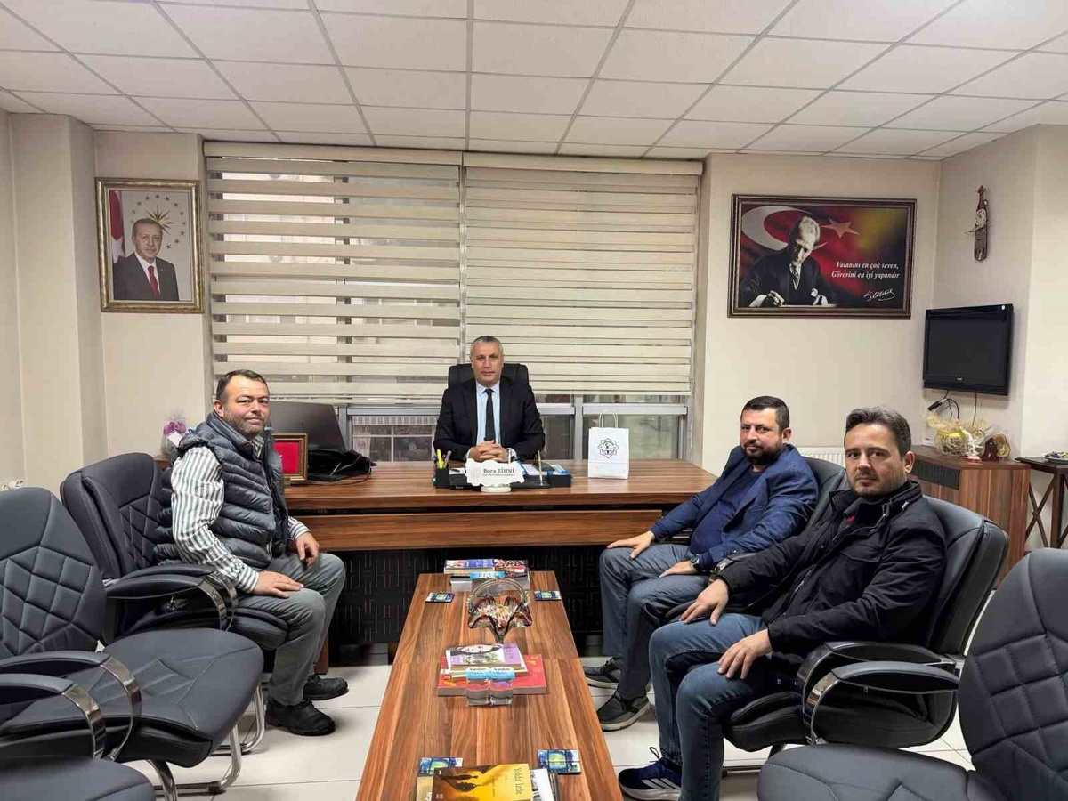 Yörük Türkmen Derneği, Burhaniye İlçe Milli Eğitim Müdürü Zihni\'ye teşekkür etti