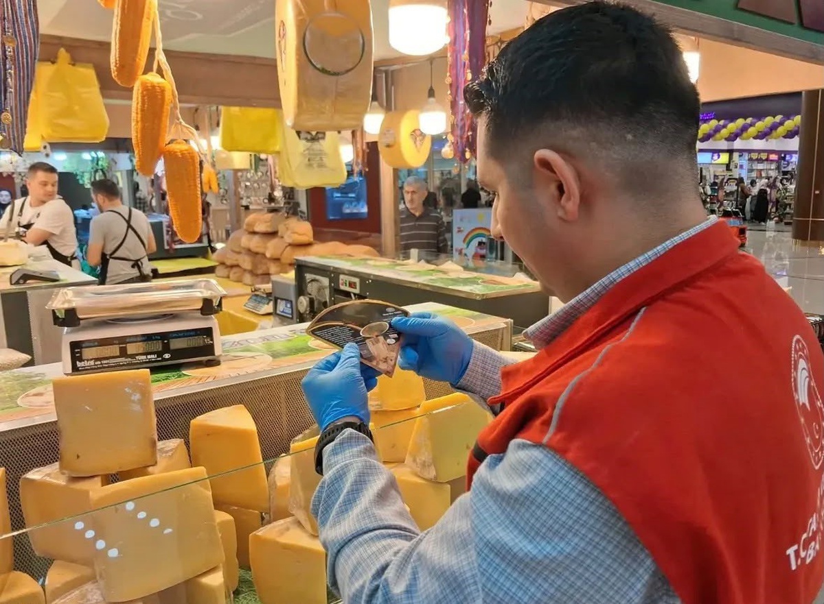 Adıyaman\'daki yöresel lezzet fuarında satılan gıda ürünleri denetlendi