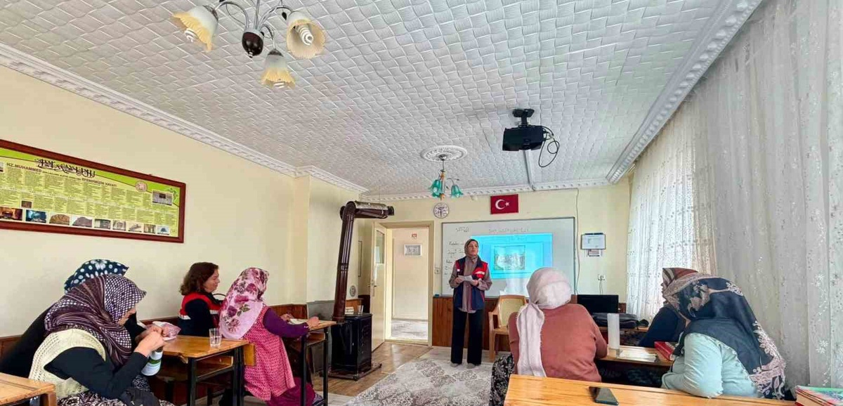 Afyonkarahisar Bolvadin\'de kadın çiftçilere tarımsal eğitim toplantısı düzenlendi