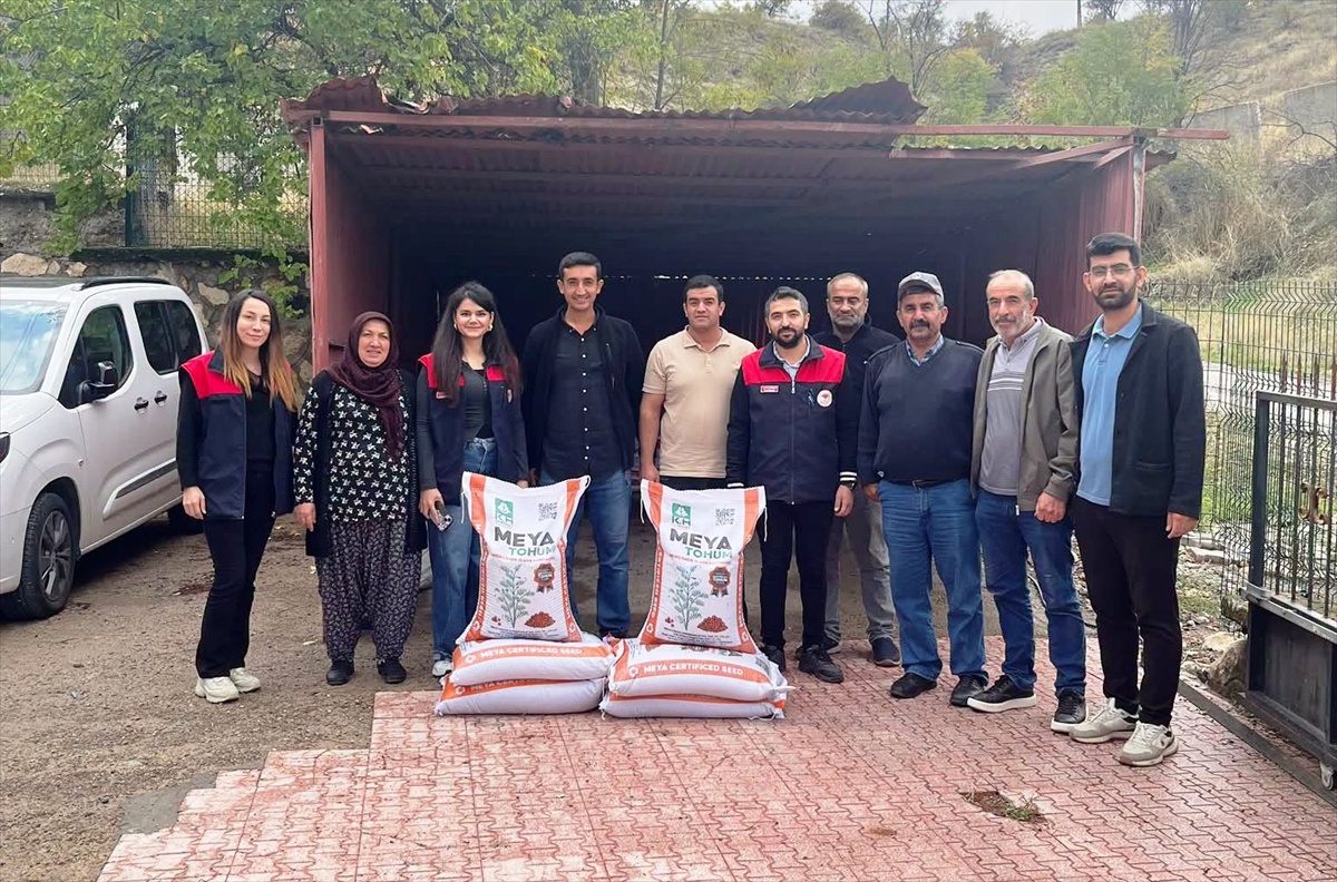Elazığ Ağın\'daki üreticilere 2 ton kırmızı mercimek tohumu yüzde 70 hibeyle verildi