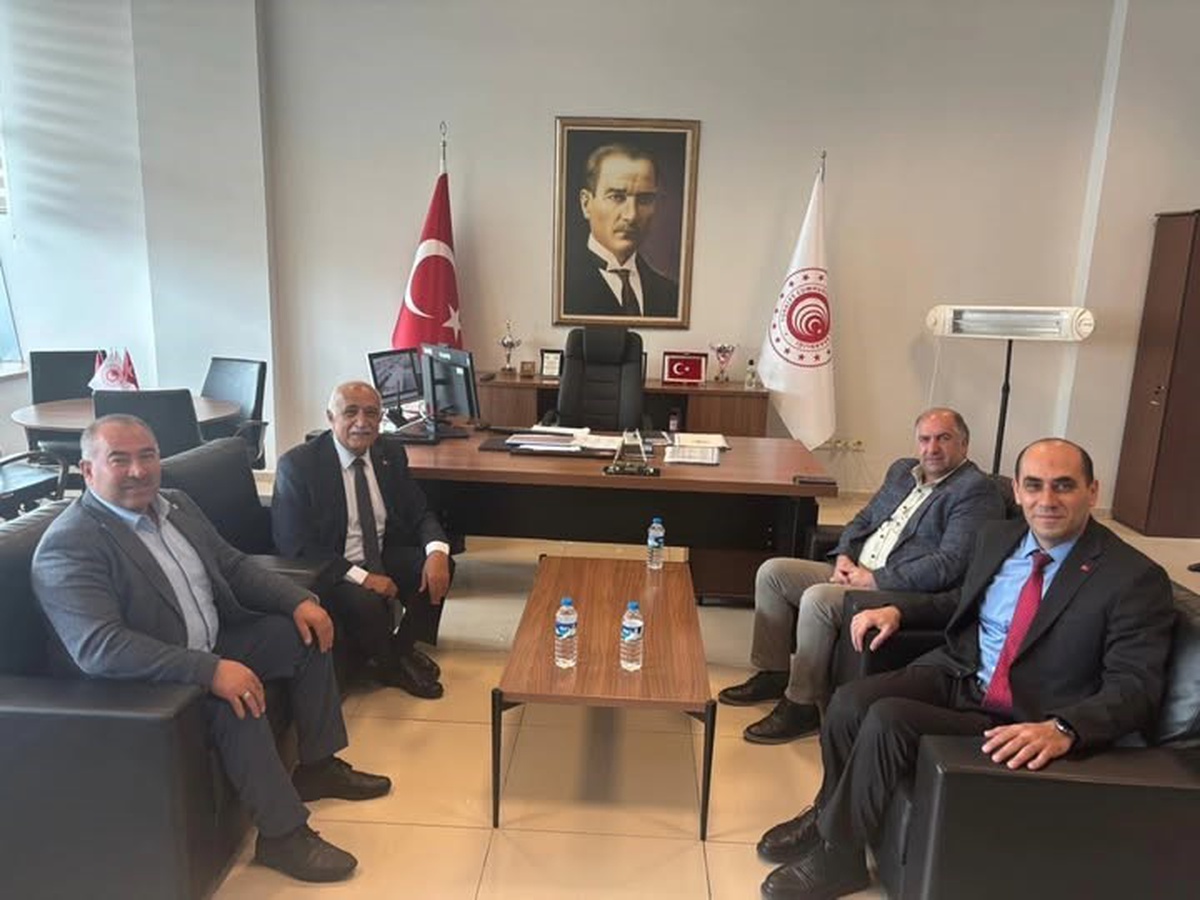AK Parti Çıldır heyeti, Gümrük Müdürü Oğul\'a hayırlı olsun ziyaretinde bulundu.
