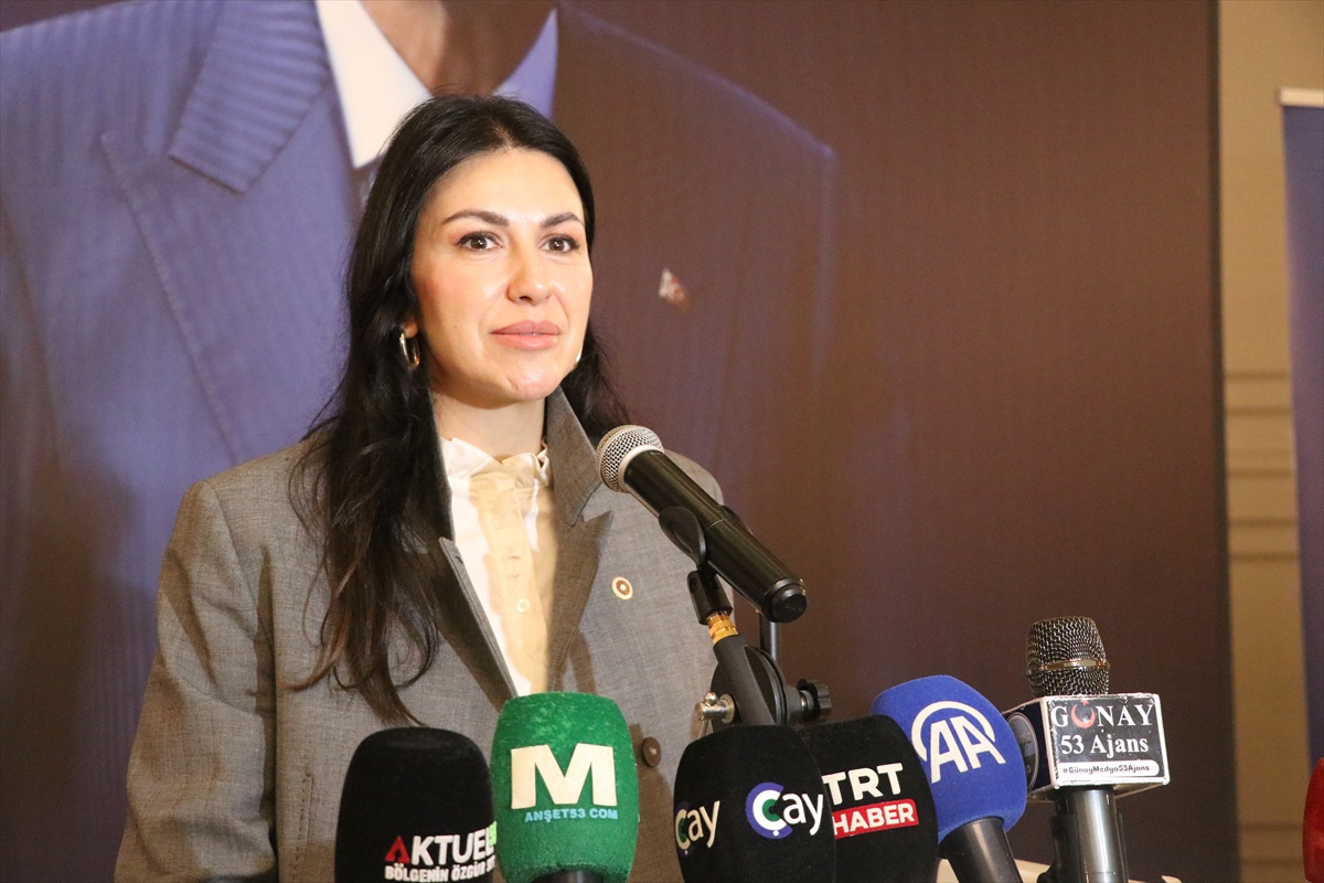 AK Parti Genel Başkan Yardımcısı Ayan, Rize\'de konuştu: