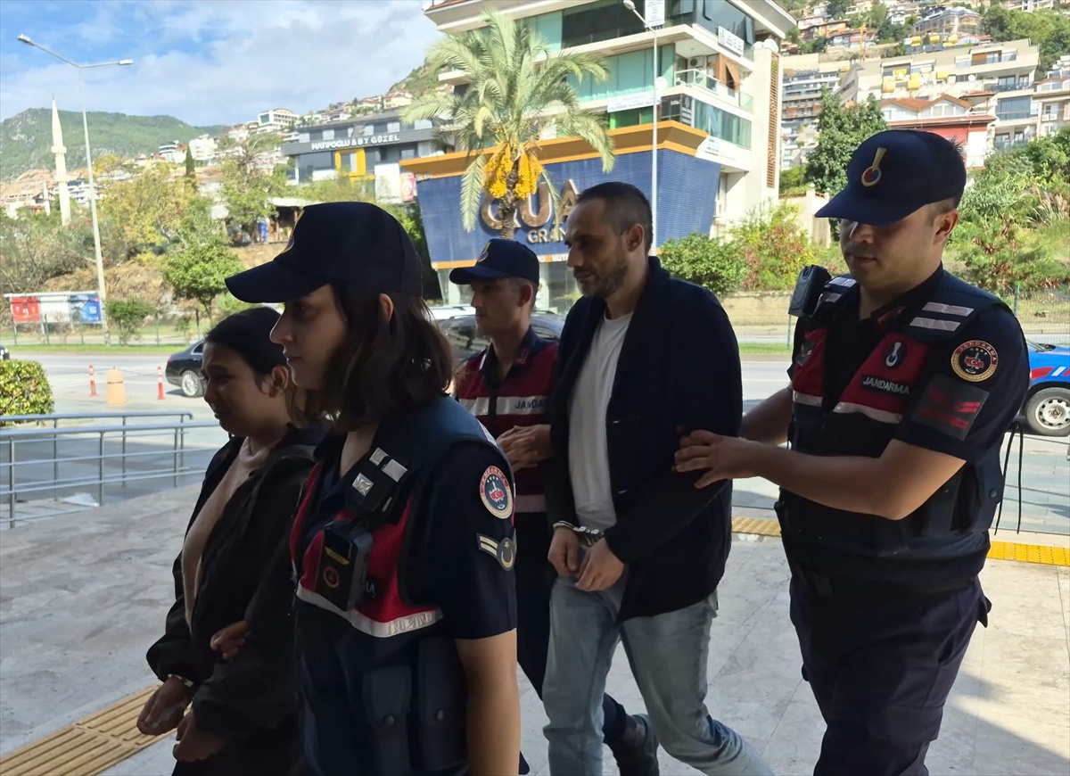 Alanya\'da 3 milyon 300 bin liralık dolandırıcılık iddiasında 2 şüpheli tutuklandı