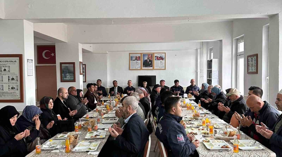 Altıntaş’ta şehit aileleri onuruna yemek programı düzenlendi