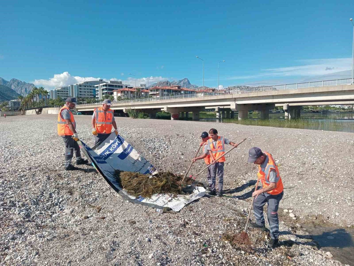 Antalya Büyükşehir Belediyesi 478 personel ve 357 araçla müdahaleye destek verdi