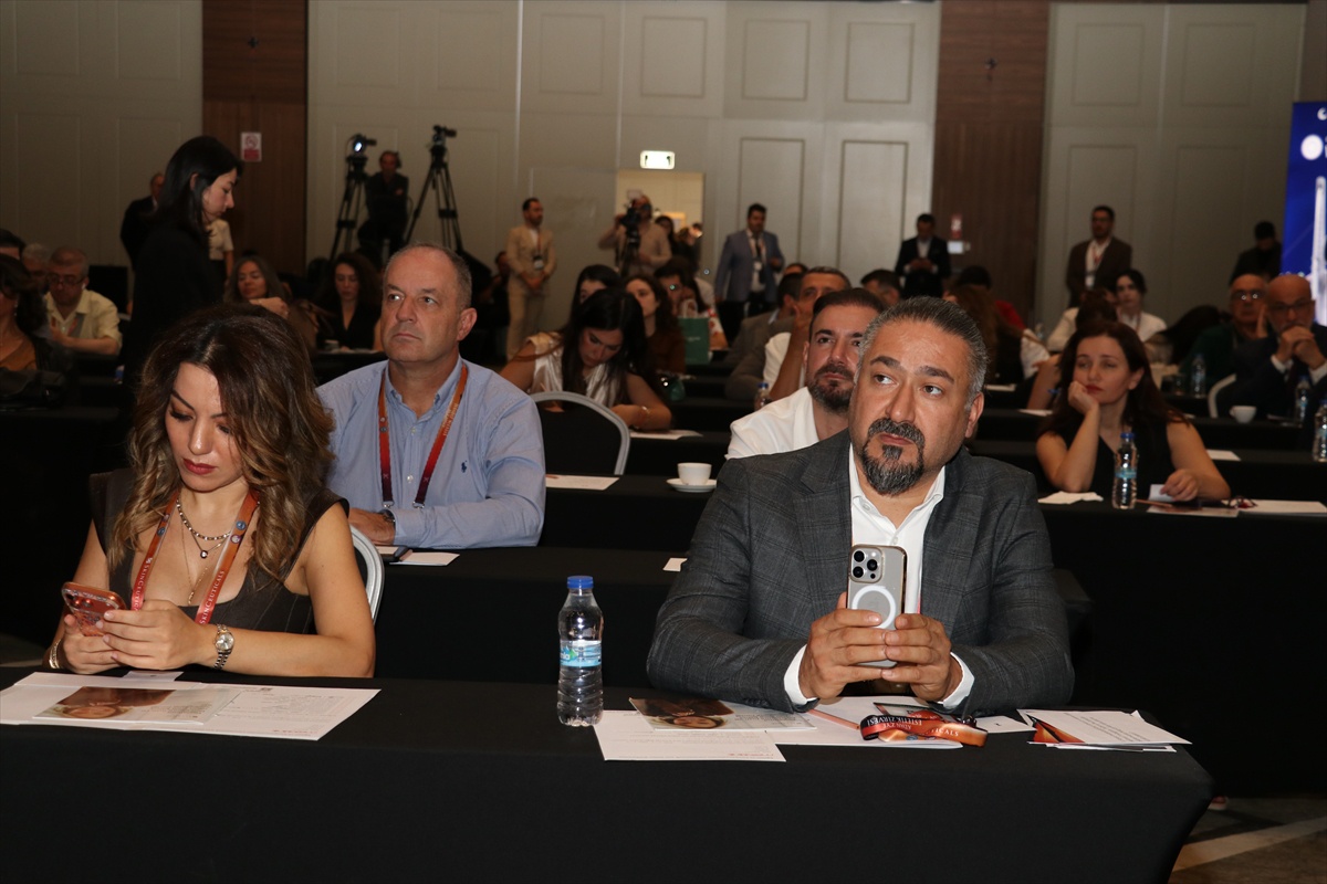Antalya Belek\'te düzenlenen 3. Estetik Zirvesi\'ne 5 ülkeden uzmanlar katıldı
