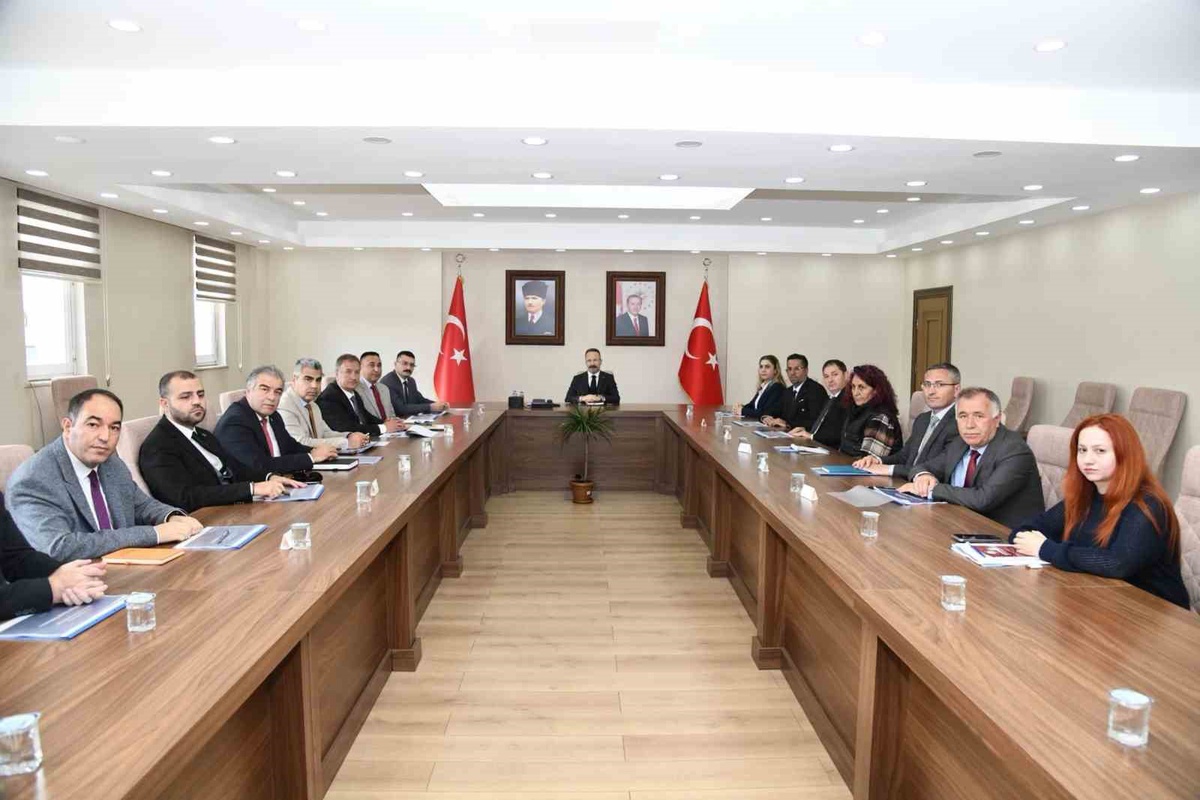 Ardahan\'da Vali Yamlı başkanlığındaki SANTEK toplantısında 2. OSB süreci görüşüldü